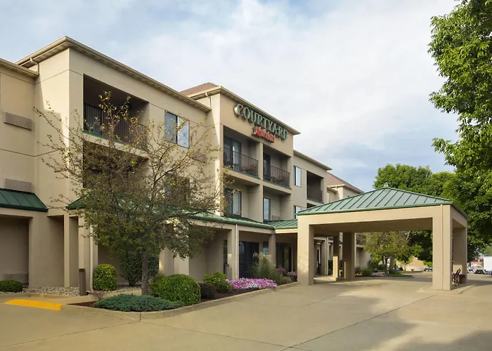 Courtyard By Marriott Champaign