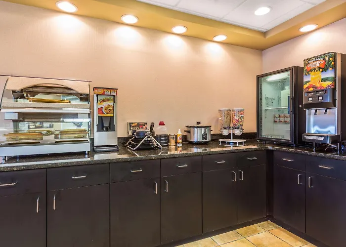 Baymont By Wyndham Cornelia Hotel