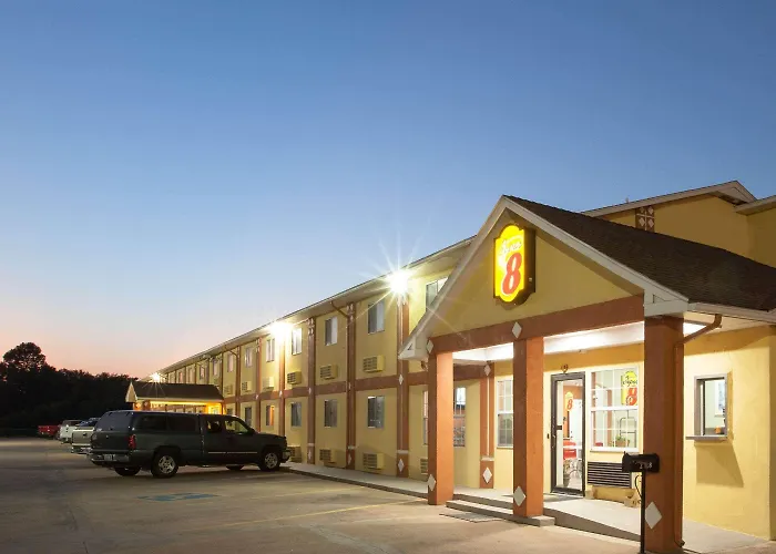 Super 8 By Wyndham Chickasha Hotel