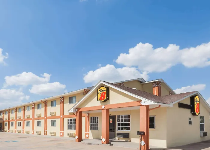 Super 8 By Wyndham Chickasha Hotel