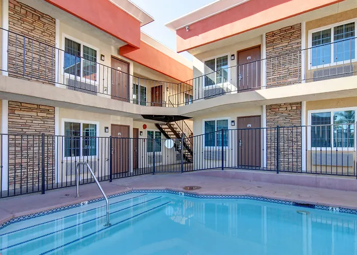 Ontario Inn & Suites Montclair