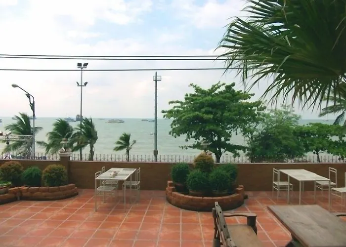 The Red Balcony Inn Pattaya