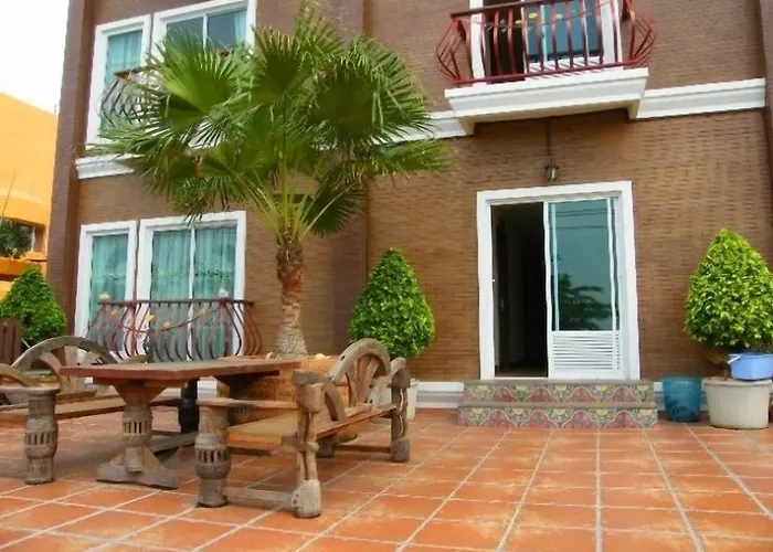 The Red Balcony Inn Pattaya