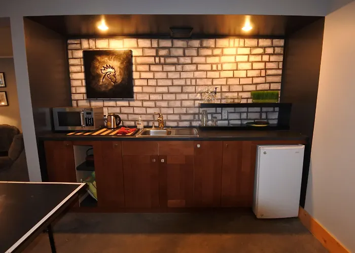 Black Rooster Guesthouse