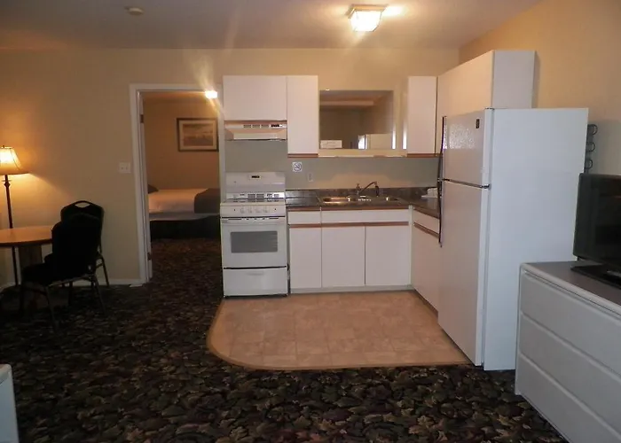 Creston Hotel & Suites