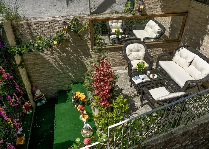 Royan Suites