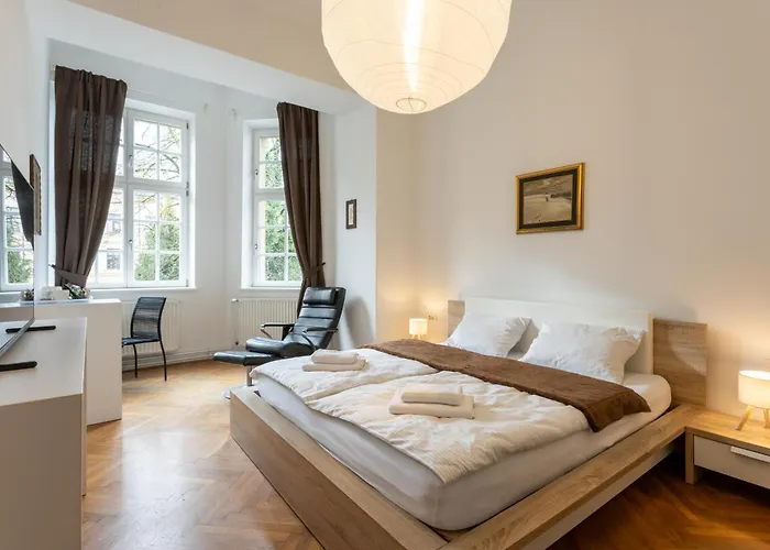 Urban Rooms--Free Parking--