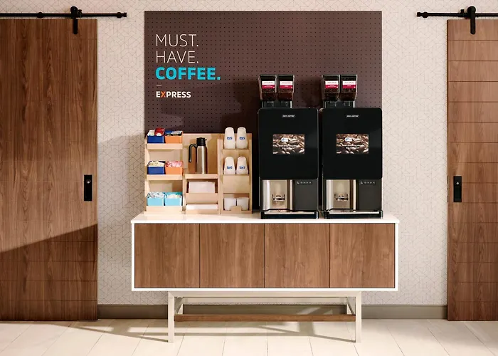 Holiday Inn Express & Suites Detroit - Farmington Hills By Ihg