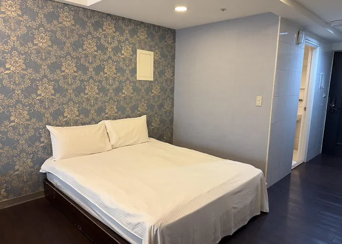 晴旅府中館 Suntrip Inn Taipei