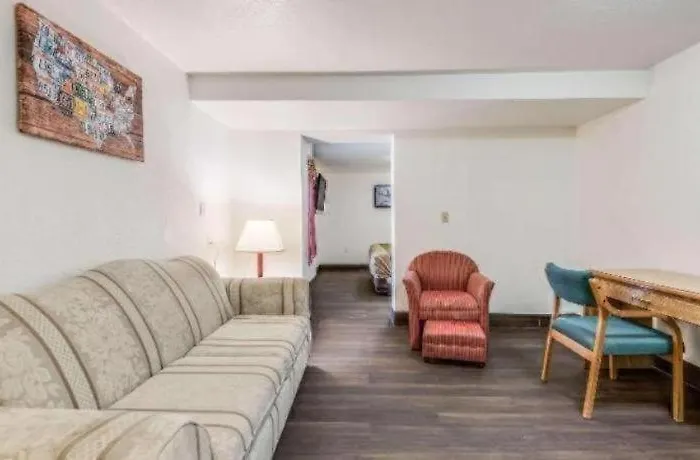 Econo Lodge Truman Inn Sedalia