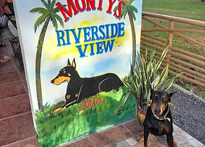 Monty'S Riverside View Resort
