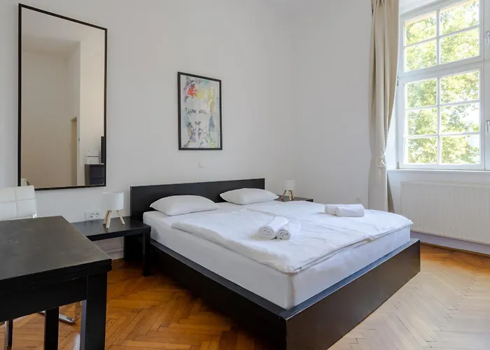 Urban Rooms--Free Parking--