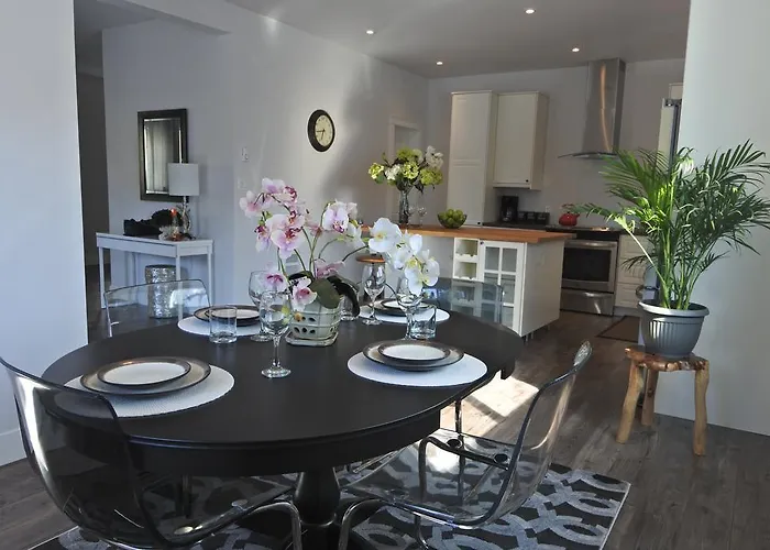 Black Rooster Guesthouse