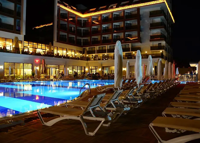 Glamour Resort & Spa