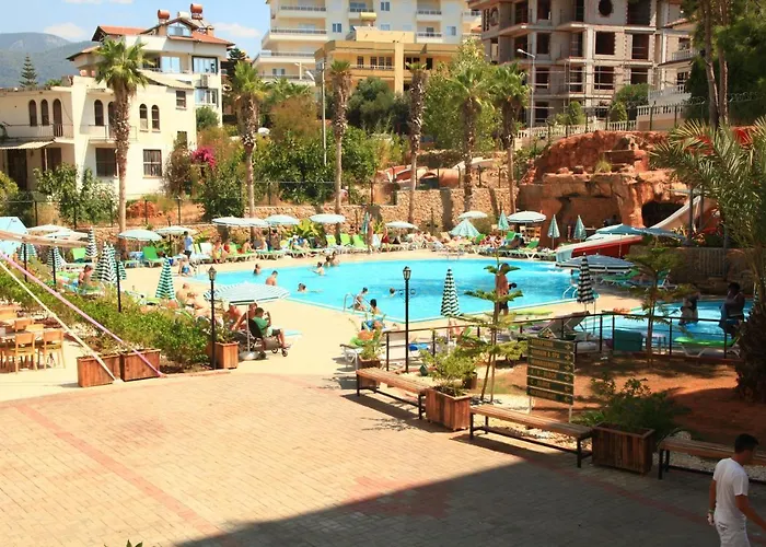Green Life Hotel